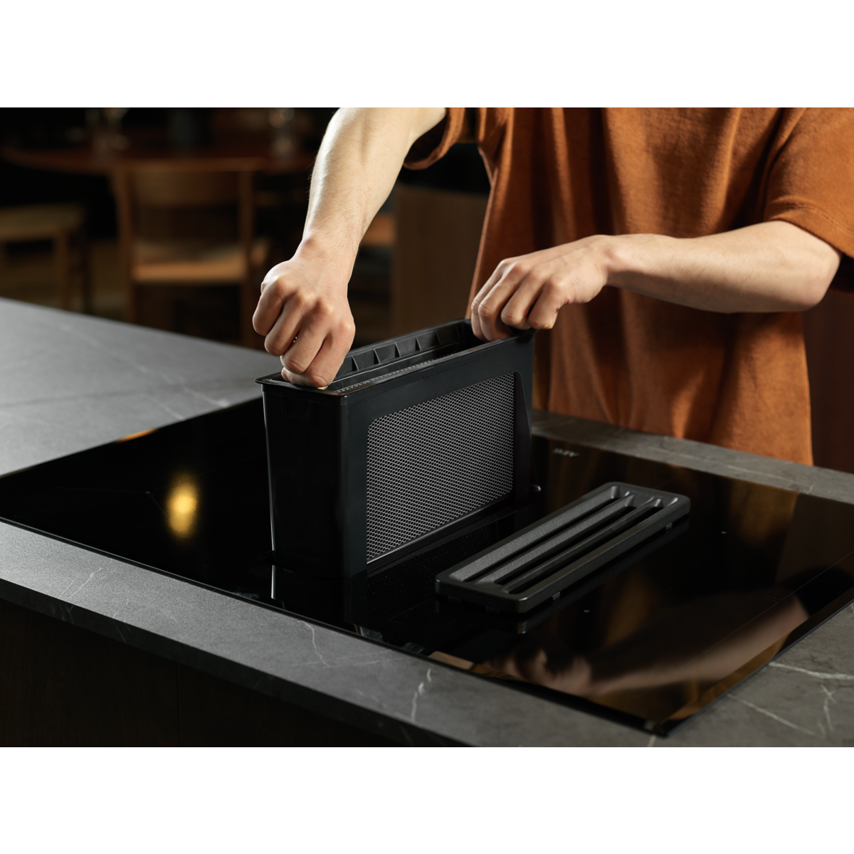 AEG - Induktionshäll med inbyggd fläkt - CCS84543CB