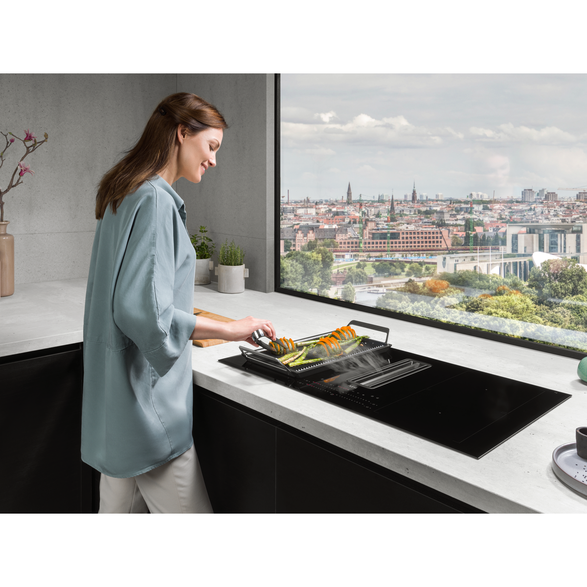AEG - Induktionshäll med inbyggd fläkt - CCS84751CB