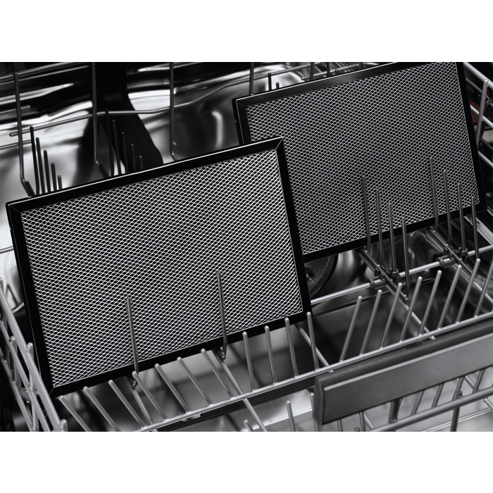 AEG - Induktionshäll med inbyggd fläkt - CCS84779CB