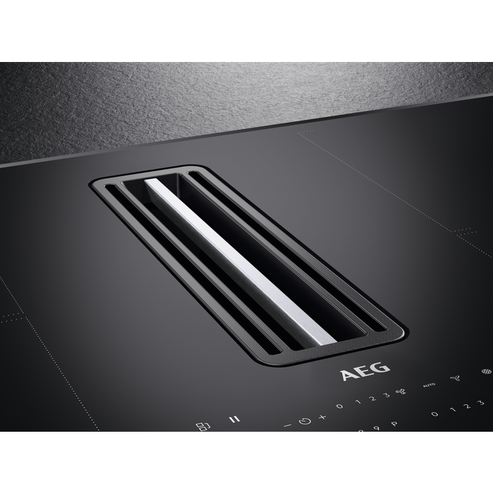 AEG - Induktionshäll med inbyggd fläkt - CCS84779CB