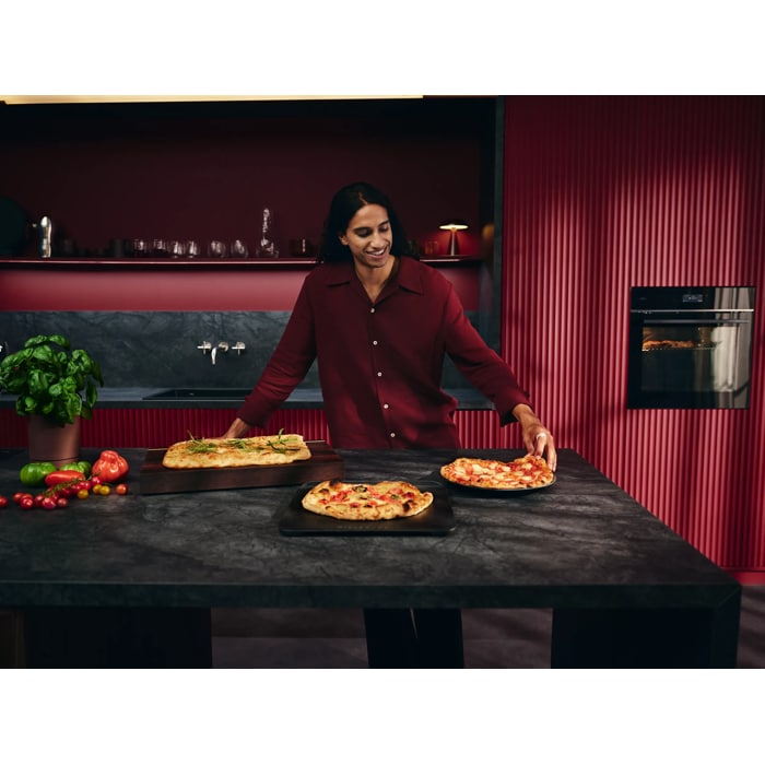 Pizza Expert oven bakes delicious traditional Neapolitan pizzas and breads in 2,5 min 