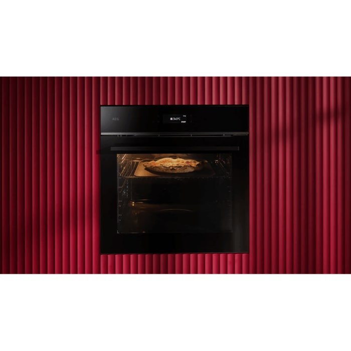 The PizzaExpert oven bakes expert-approved pizza in 2.5 minutes.