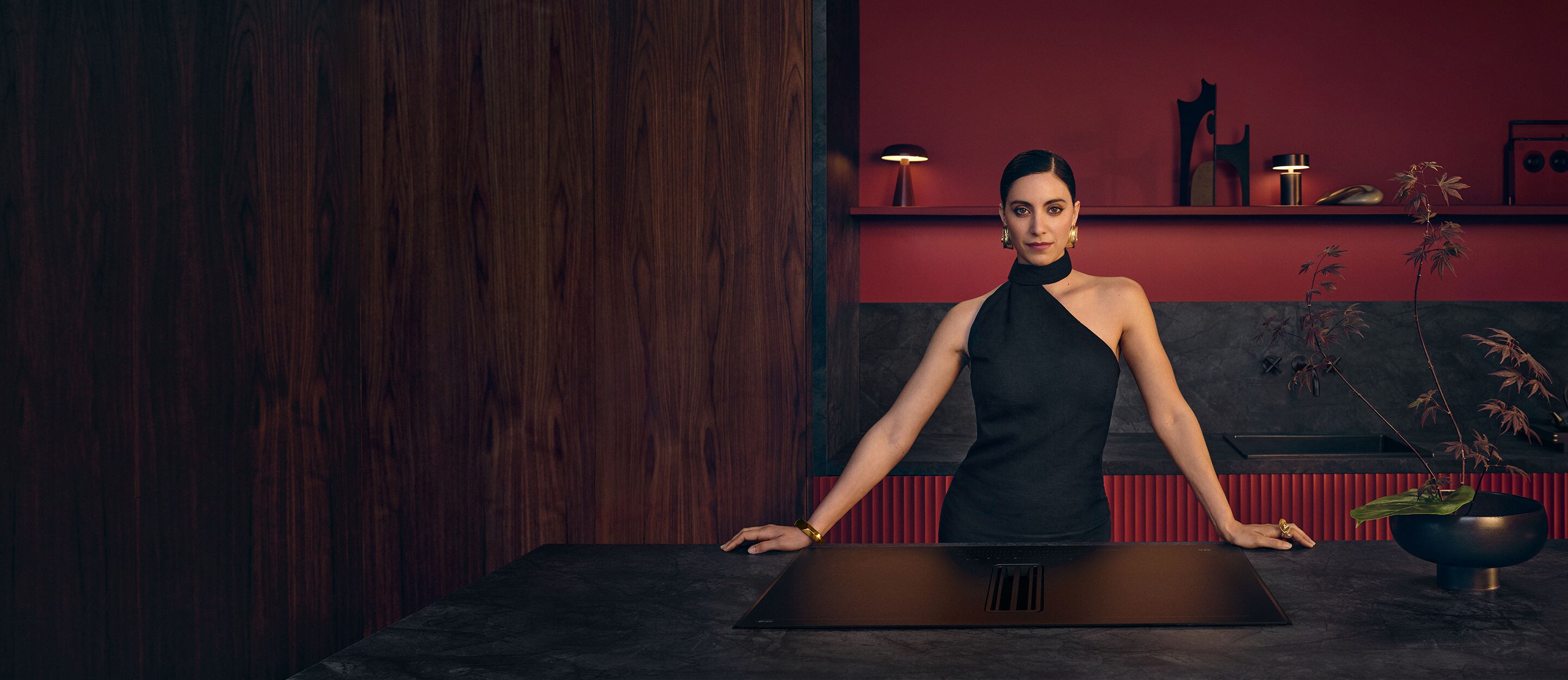 En SaphirMatt induktionshäll i ett kök.