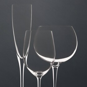 En öppen ProClean-diskmaskin i ett elegant kök