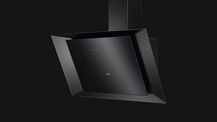 en köksfläkt i matt svart