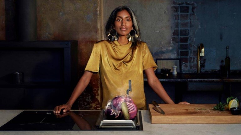 en kastrull på en häll