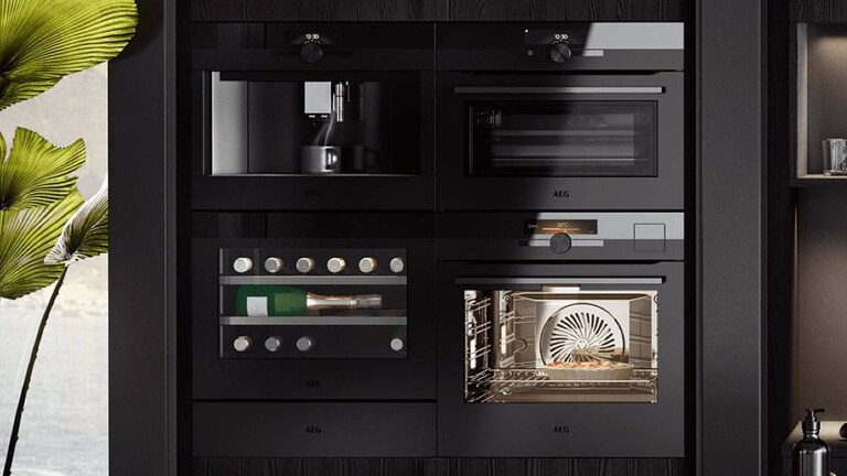 Vinkyl och kaffemaskin i Matt Black-design