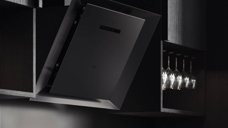 Svart köksfläkt ur Matt Black-kollektionen