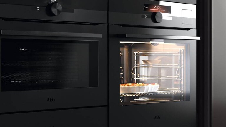 Svart ugn i Matt Black-design