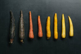 Morötter i olika färger